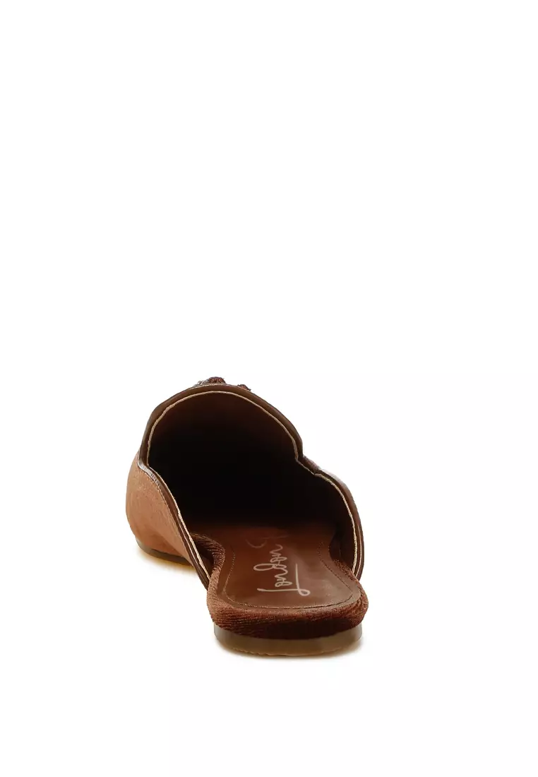 Sandal Beludru Detail Rumbai Warna Cokelat