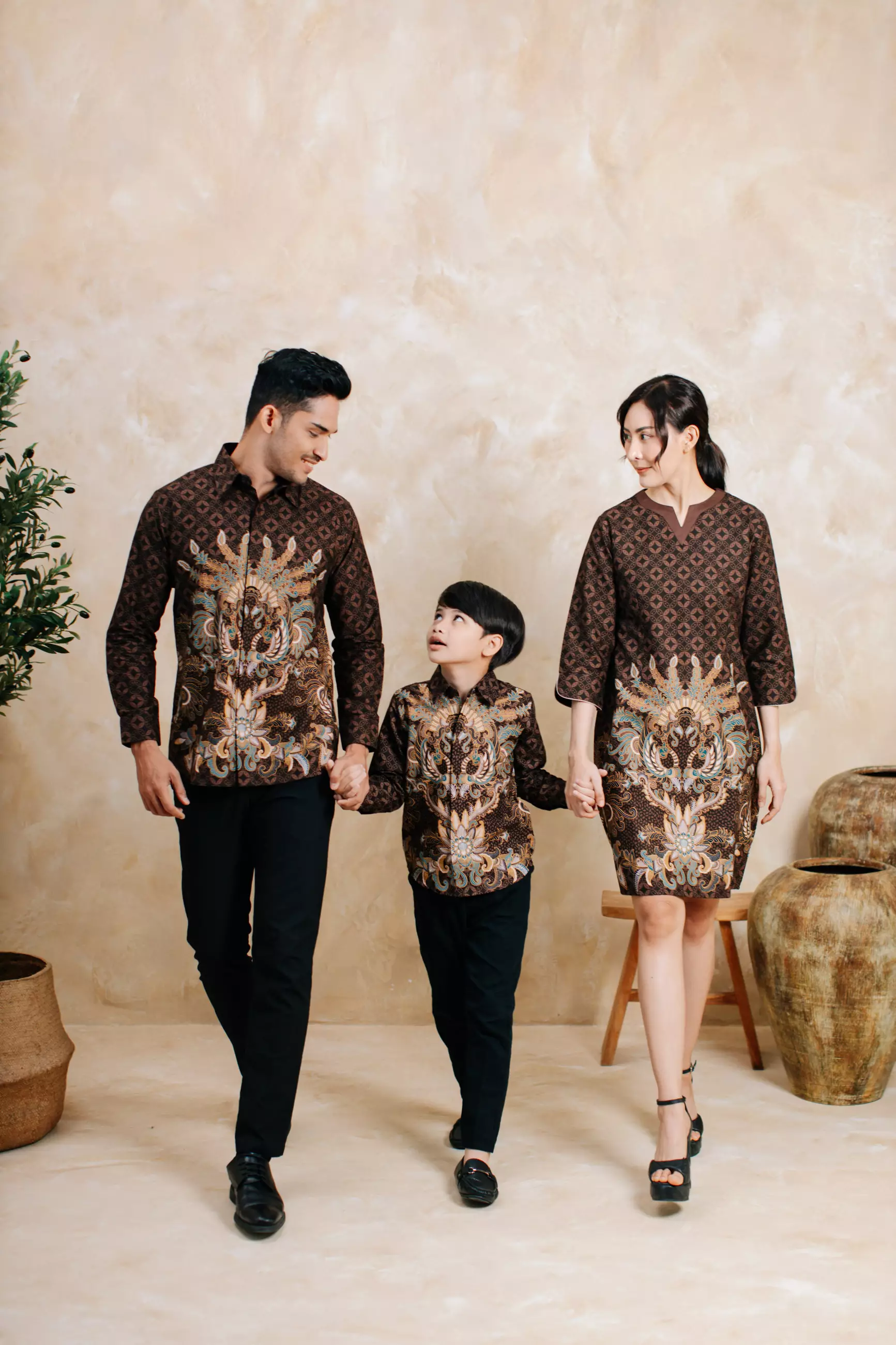 Adyatma Artha Brown Kemeja Batik Pria Slim Fit Lengan Panjang Katun