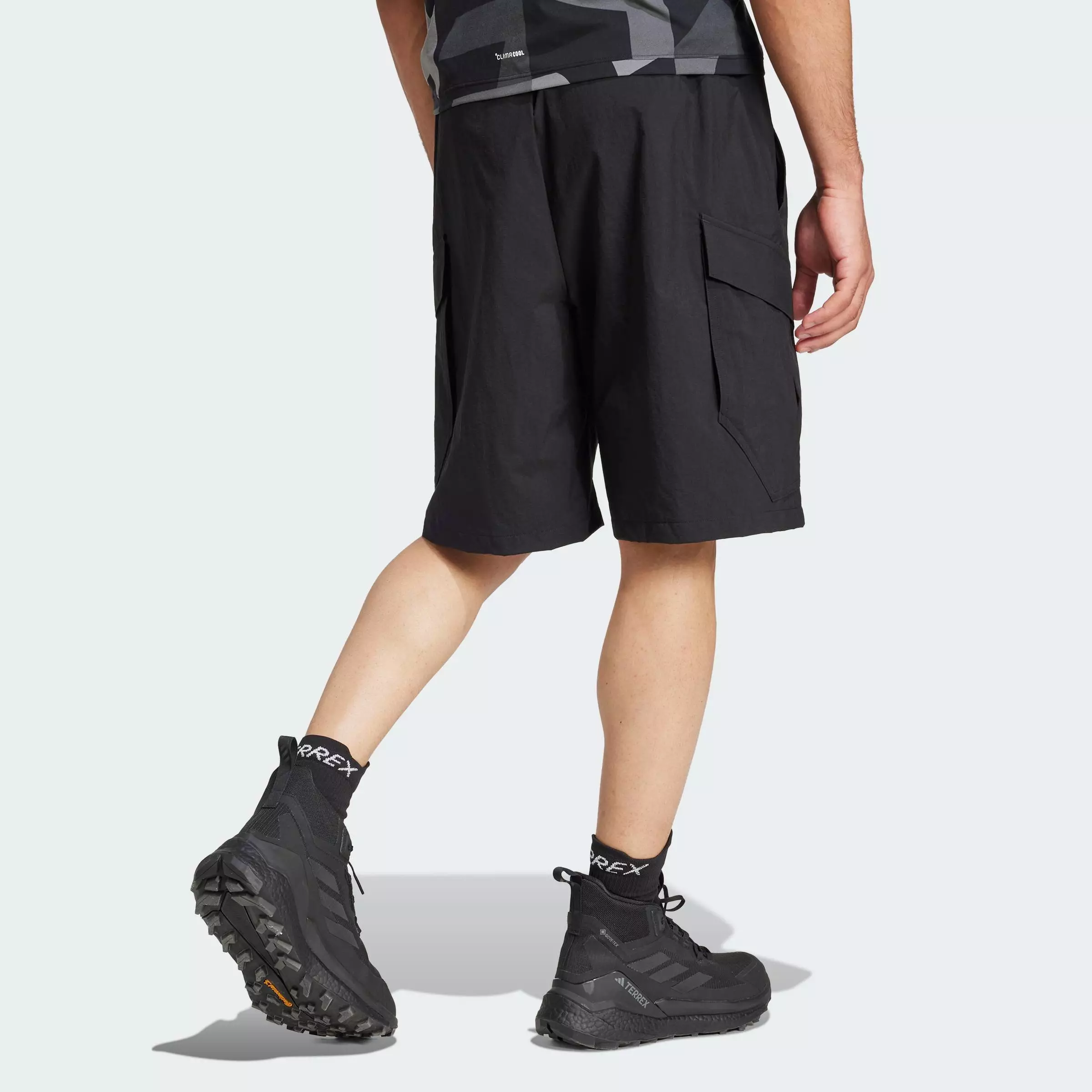 Hiking Terrex Xploric Cargo Shorts Men Black JE9420