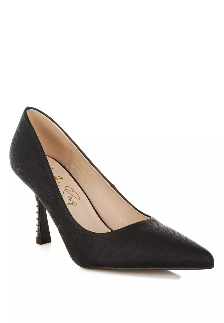 Pointy Toe Pumps in Black