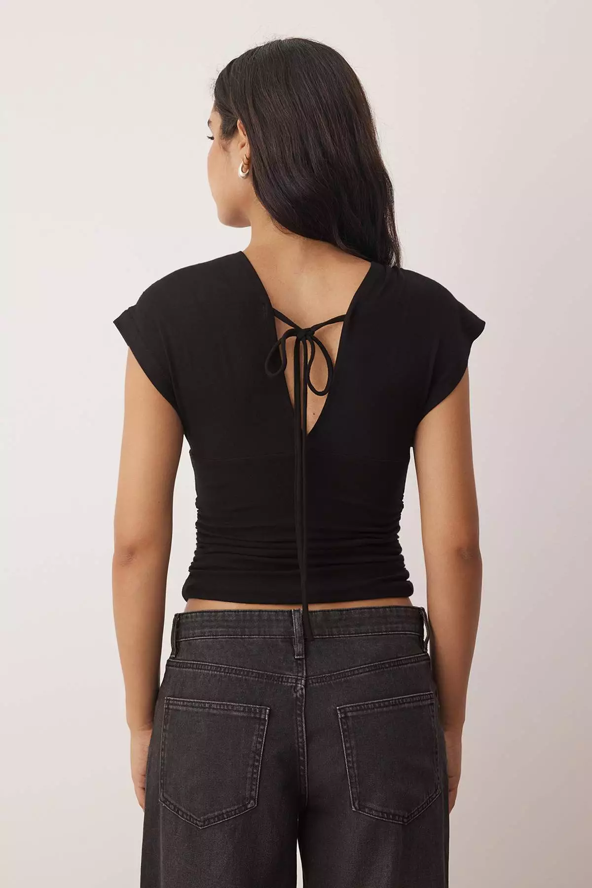 Black Fitted/Body-Smoothing/Drape Detailed Knitted Blouse