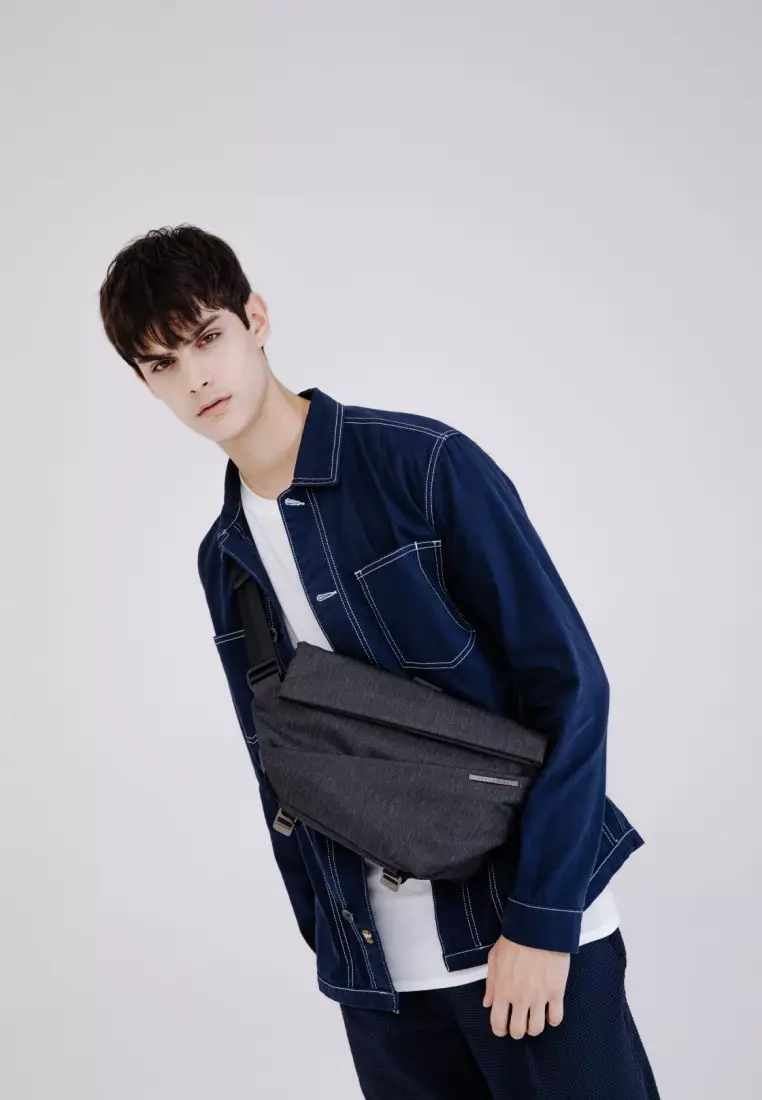 用途多變‧潮流隨身‧R1 時尚斜孭袋-隕石黑