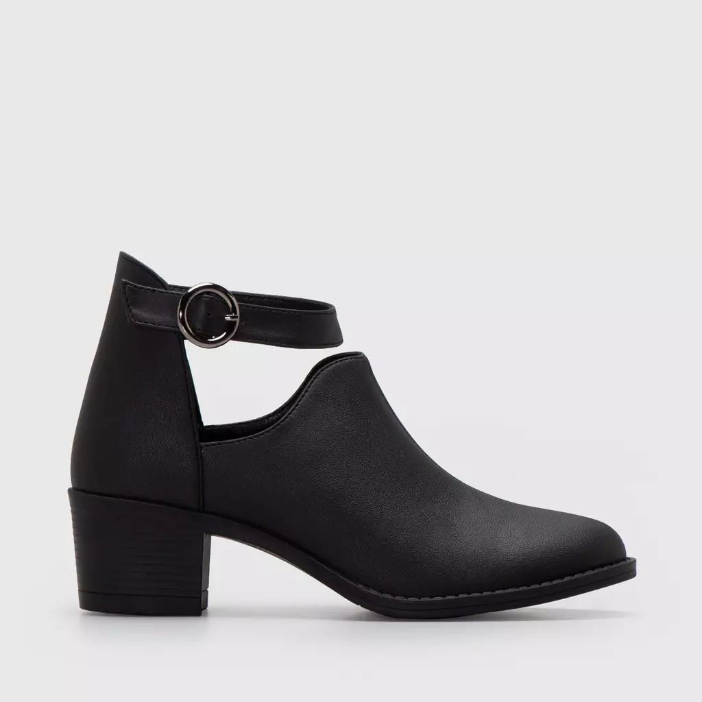 Lodka Boots Black Heels