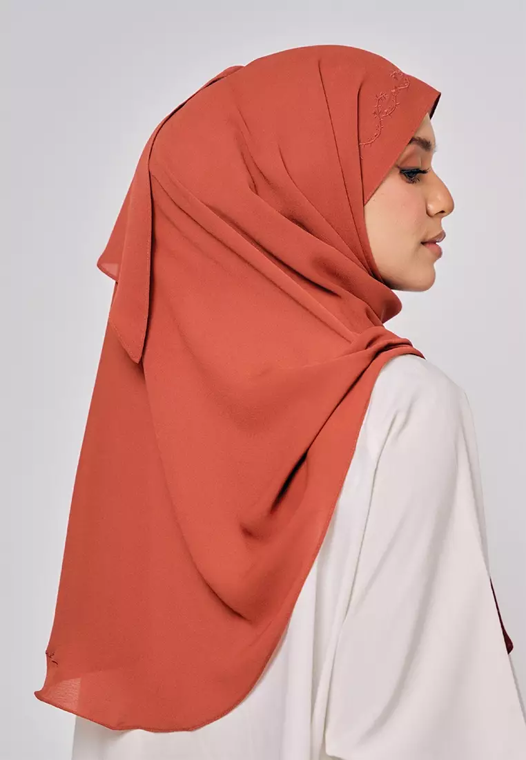 Sulam Mekar Ironless Chiffon Triangle Bawal in Cinnamon Brown