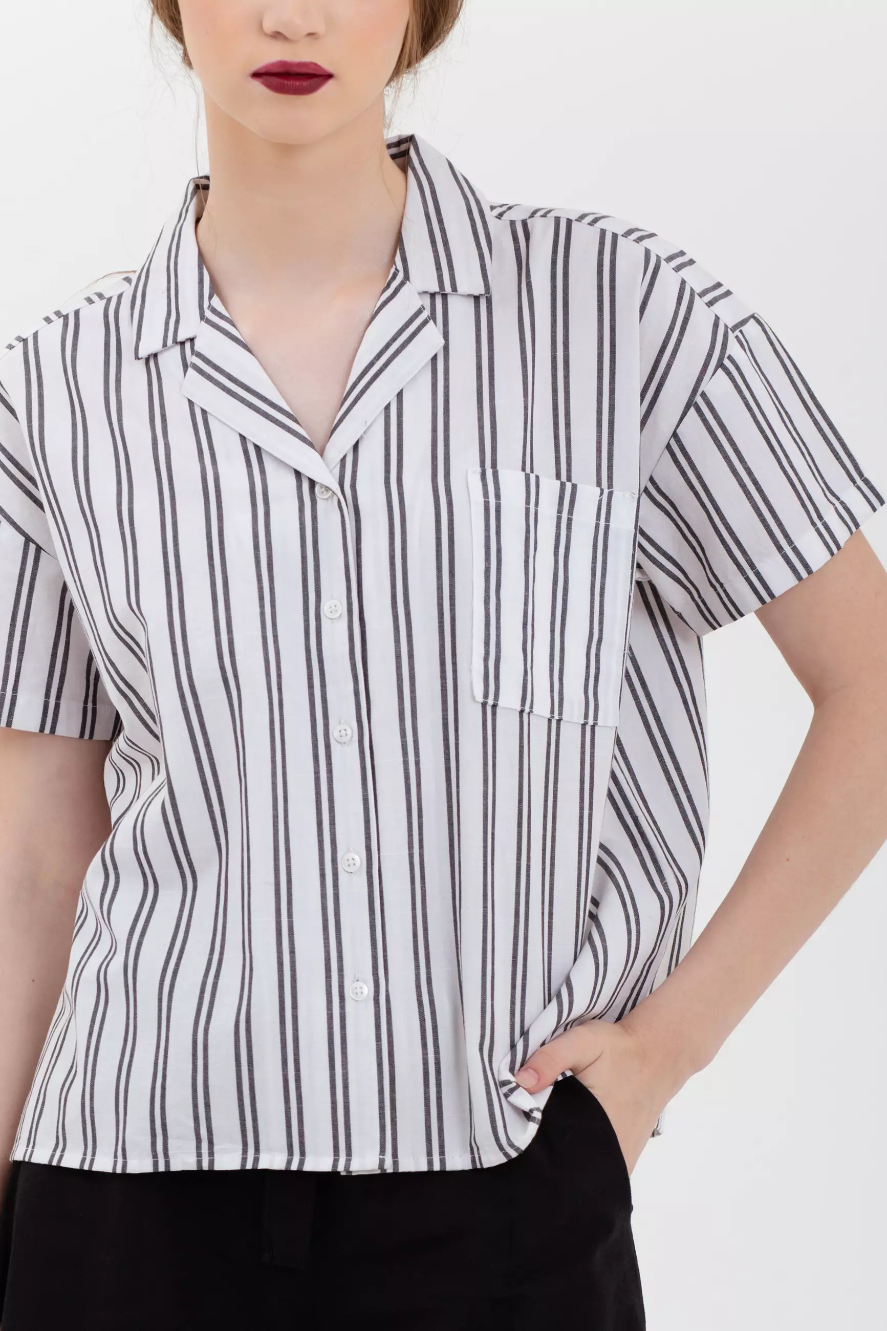 Kemeja Wanita Zelma White Black