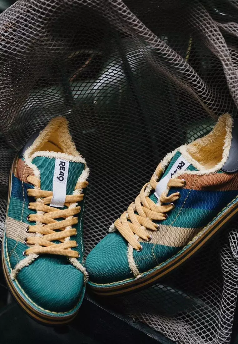 MARE LIFESTYLE Sneakers - Made from 100% Recycled Materials in Italy from Recycled beach beds and chairs fabric and car tyres for the soles. MARE LIFESTYLE sneakers - Green/Yellow