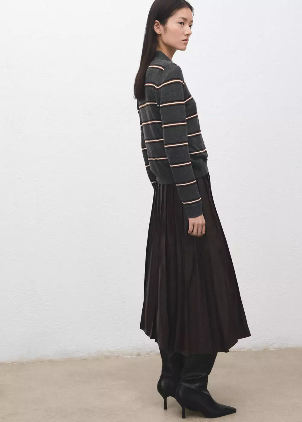 Sweater kerah polo garis-garis