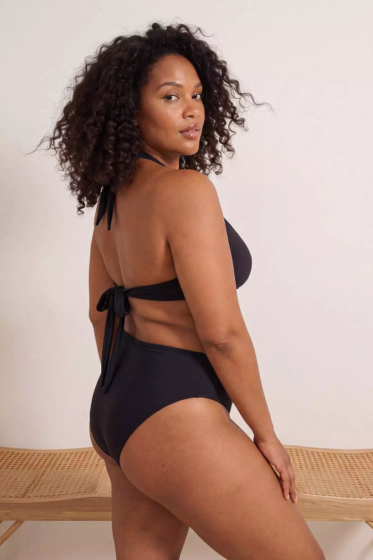 Black Halter Neck Plus Size Bikini Top Tbbss26Ct00001