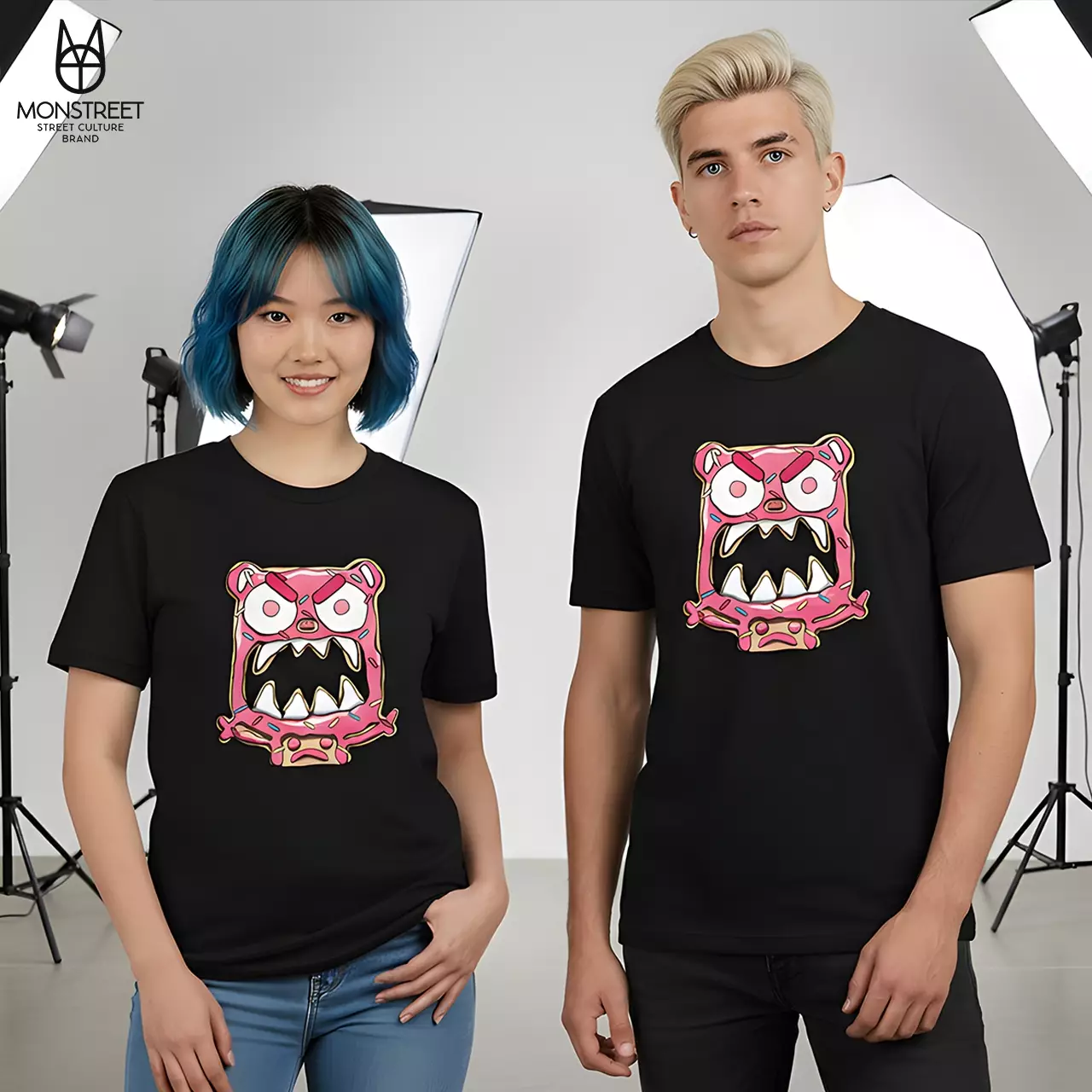 Monstreet Kaos Katun Combed 24S Grafis Reguler Fit Hitam Tshirt UTR170 Cotton Combed 24S Graphic Tshirt Regular Fit Black Tshirt