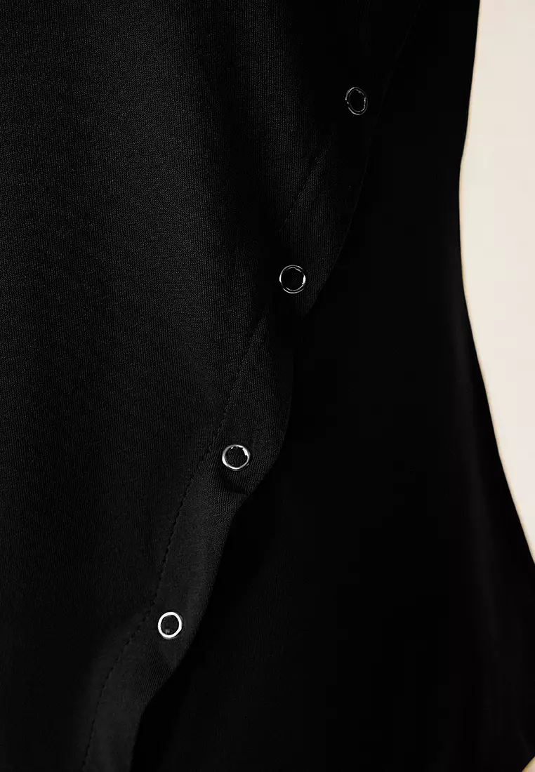 Black Regular/Normal Cut Snap-Front Slit Detailed Knitted T-Shirt