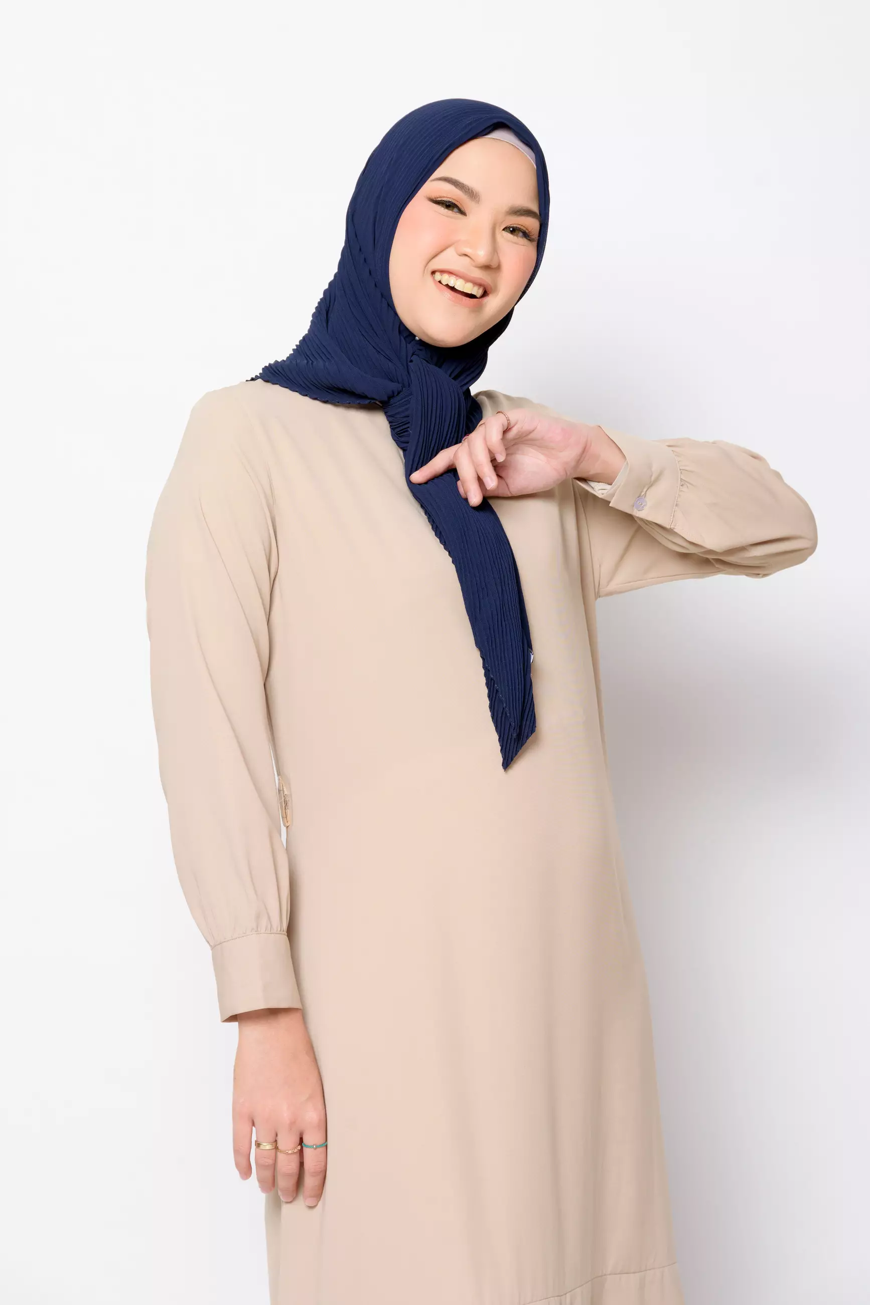 ZM Zaskia Mecca - Fanya Navy Hijab - Kerudung Segi Empat