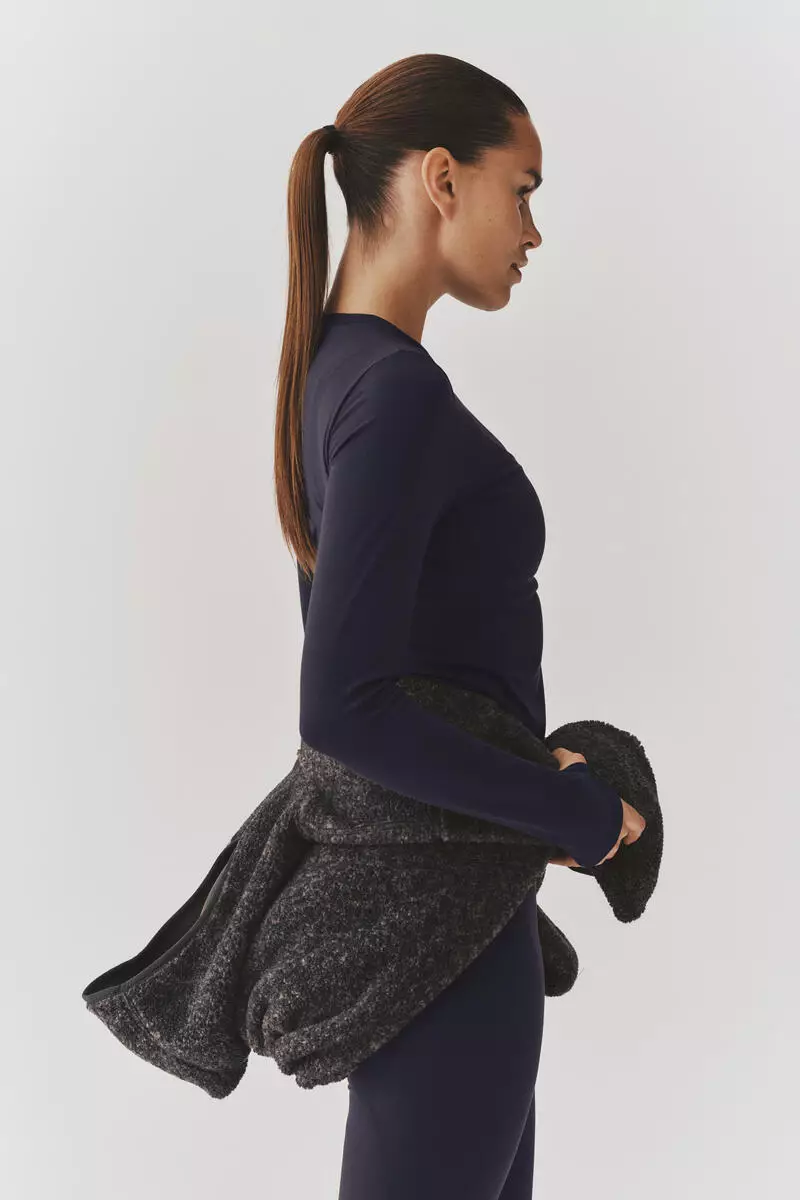 Slim Fit Long-sleeved sports top with SoftMove™