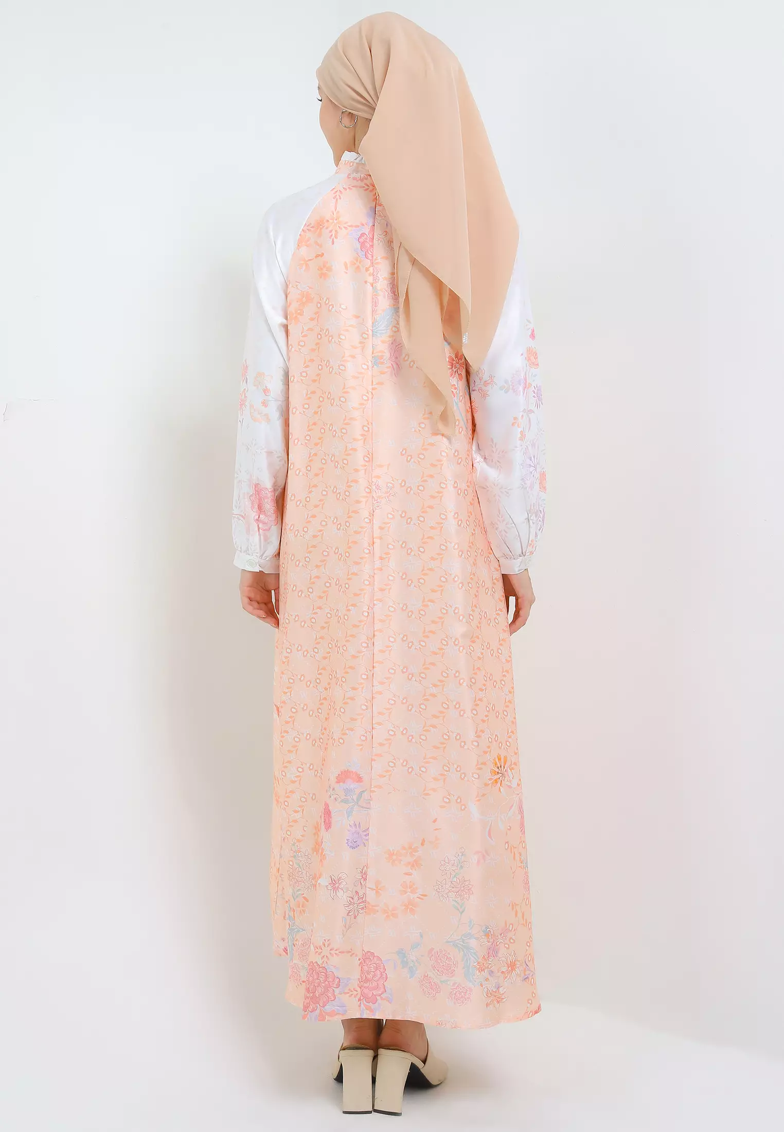 MFMW Shevarta Dress Gamis Satin Peach Fuzz Motif Bunga