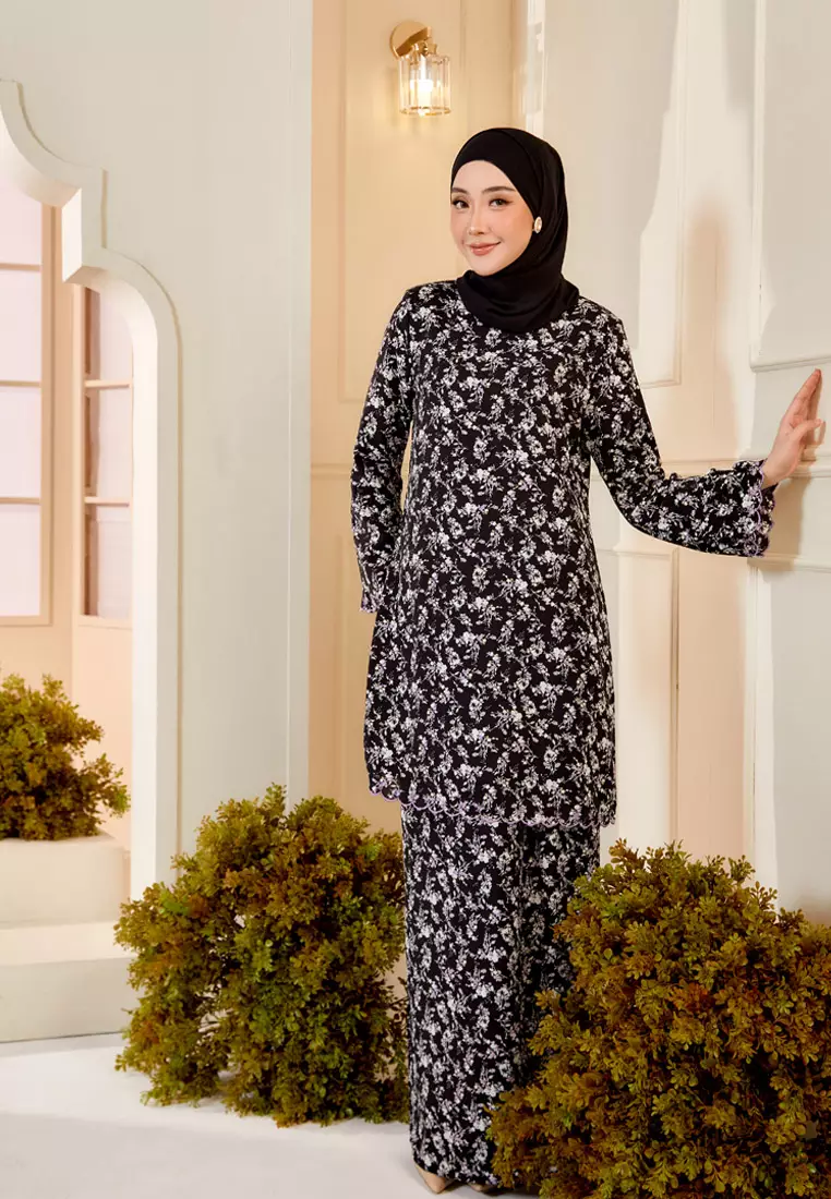 MEKAR Purple Wisteria Floral Embroidery Kurung Modern Kipas Belakang in Black