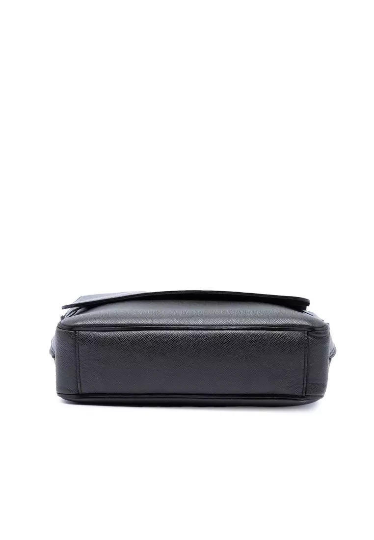 Pre-Loved Louis Vuitton Taiga Roman Mm