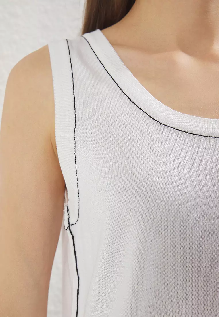 White Pool Neck Basic Thin Blouse TWOSS25BZ00345