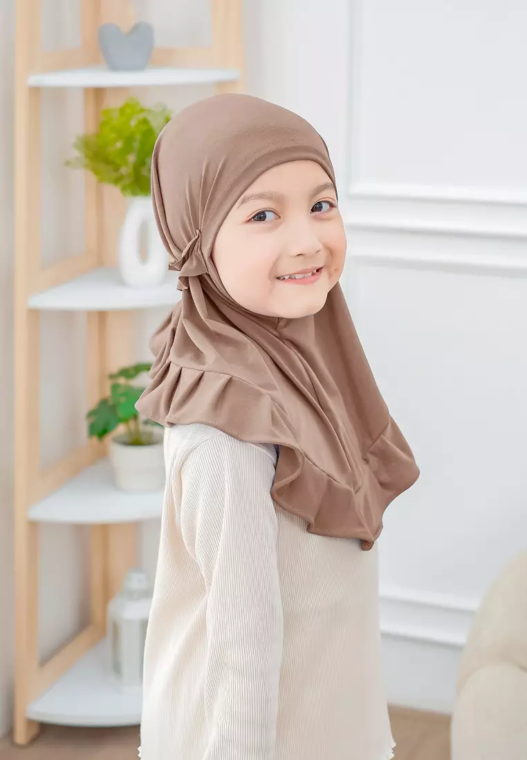 Cotton Bee - Ziva Ruffle Instan | Hijab Instan Anak | Kerudung Jilbab Bergo Tali Anak - Choco Milk - L