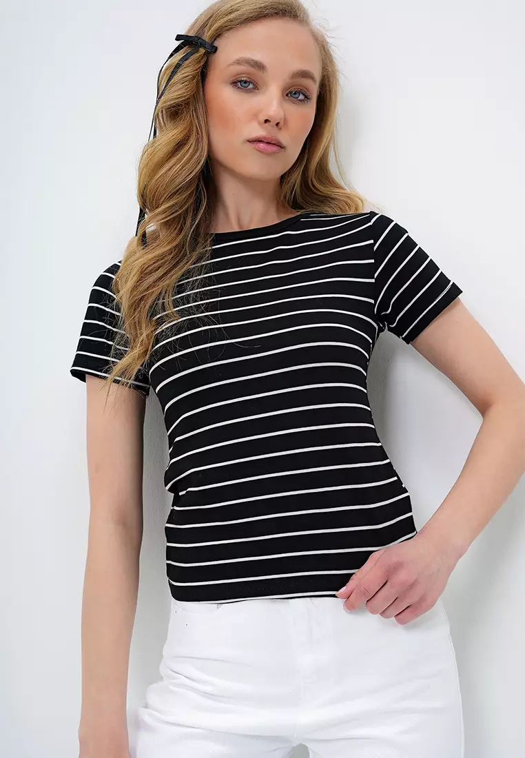 Women's Black Crew Neck Striped T-Shirt Alc-X13919