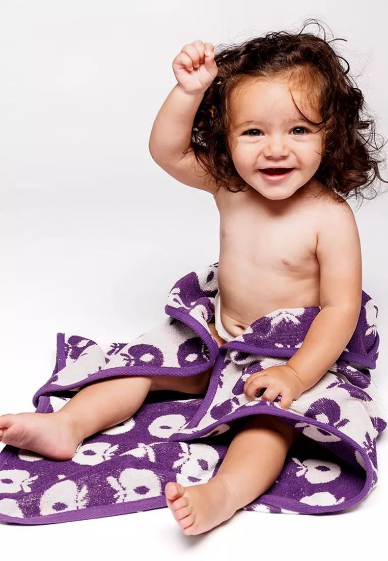 Baby towel with apples