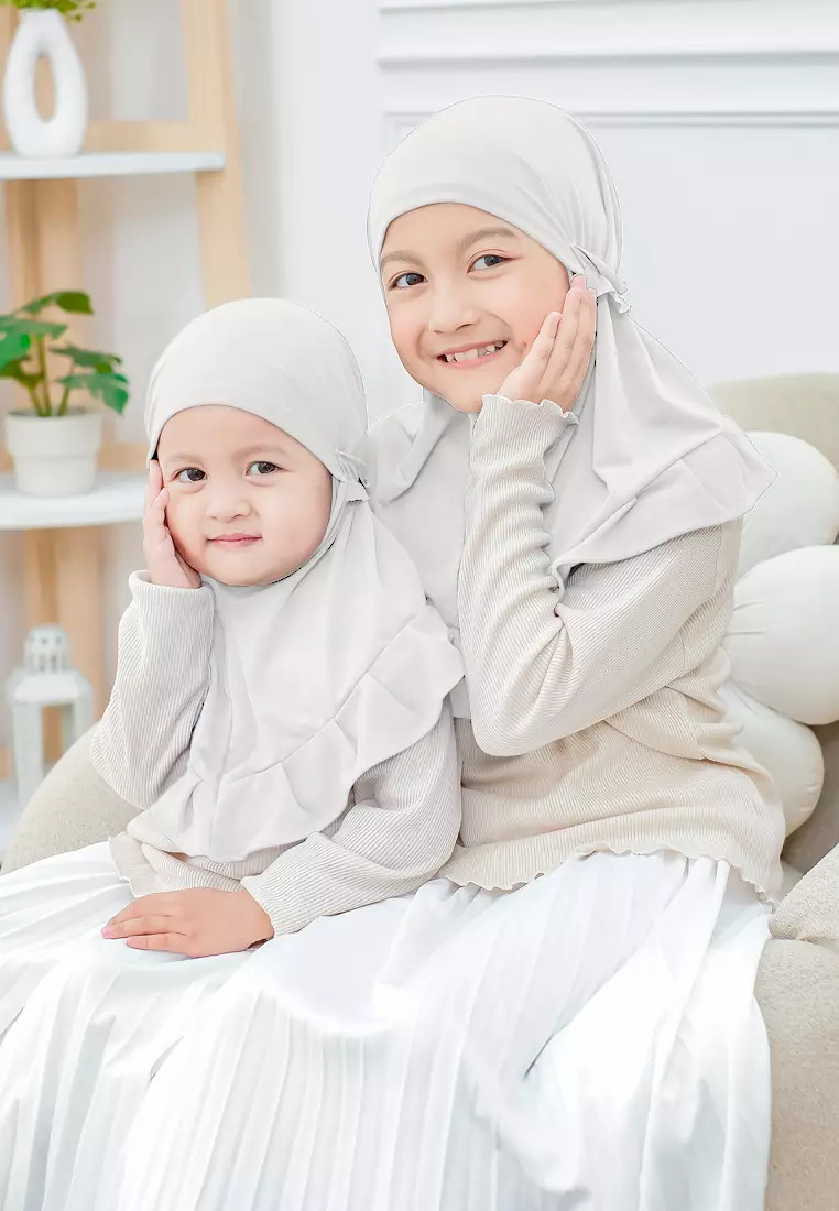 Cotton Bee - Ziva Ruffle Instan | Hijab Instan Anak | Kerudung Jilbab Bergo Tali Anak - Broken White - S