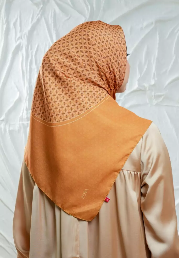 AMARAN Scarf Kubus - Kerudung Hijab Segiempat Motif With Pouch - Bahan Poly Fine - Ukuran 110x110