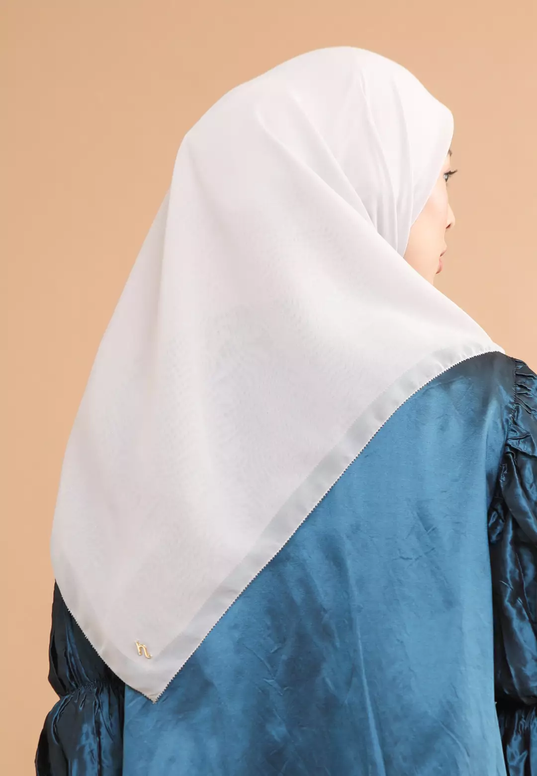 HijabChic Zelda Soft Khaki Scarf - Kerudung Paris Premium Polos Segi Empat Tegak Eyelash Emblem