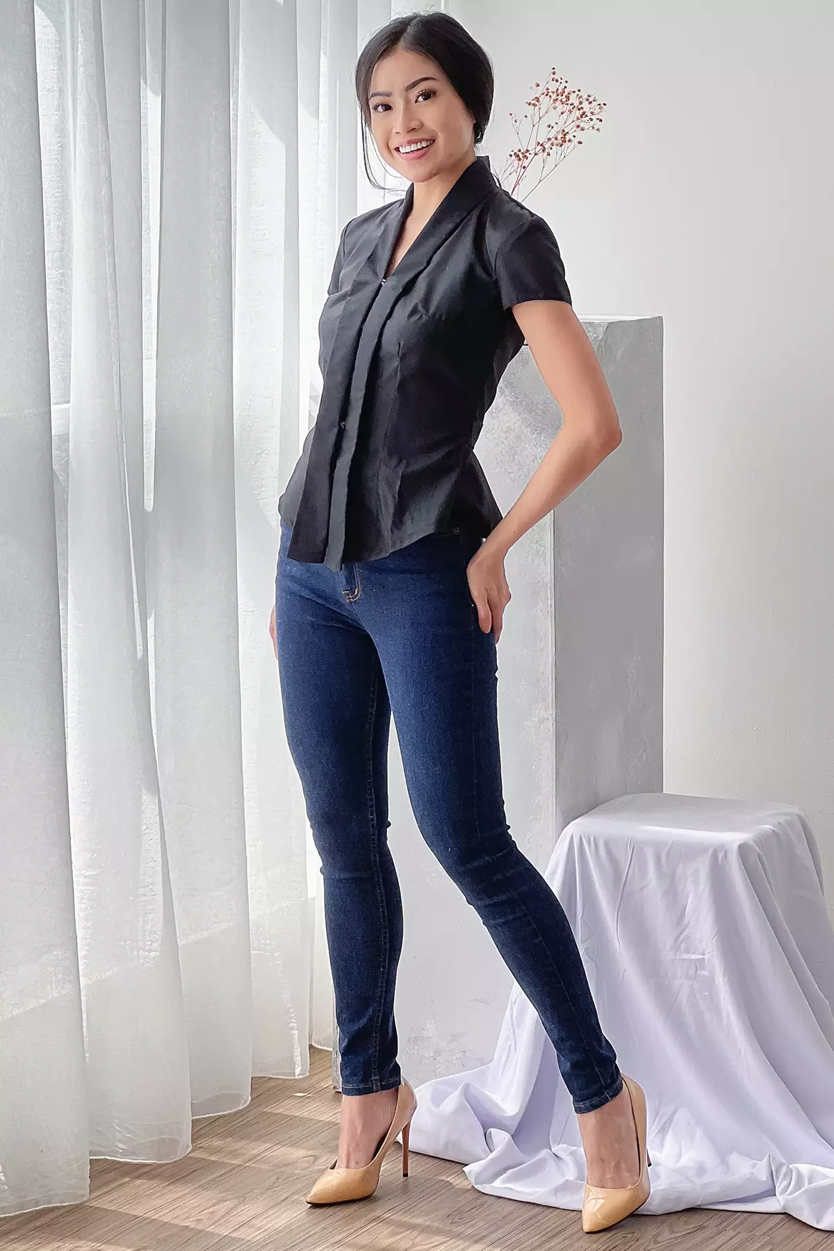 Kuncup Katun Hitam Kebaya