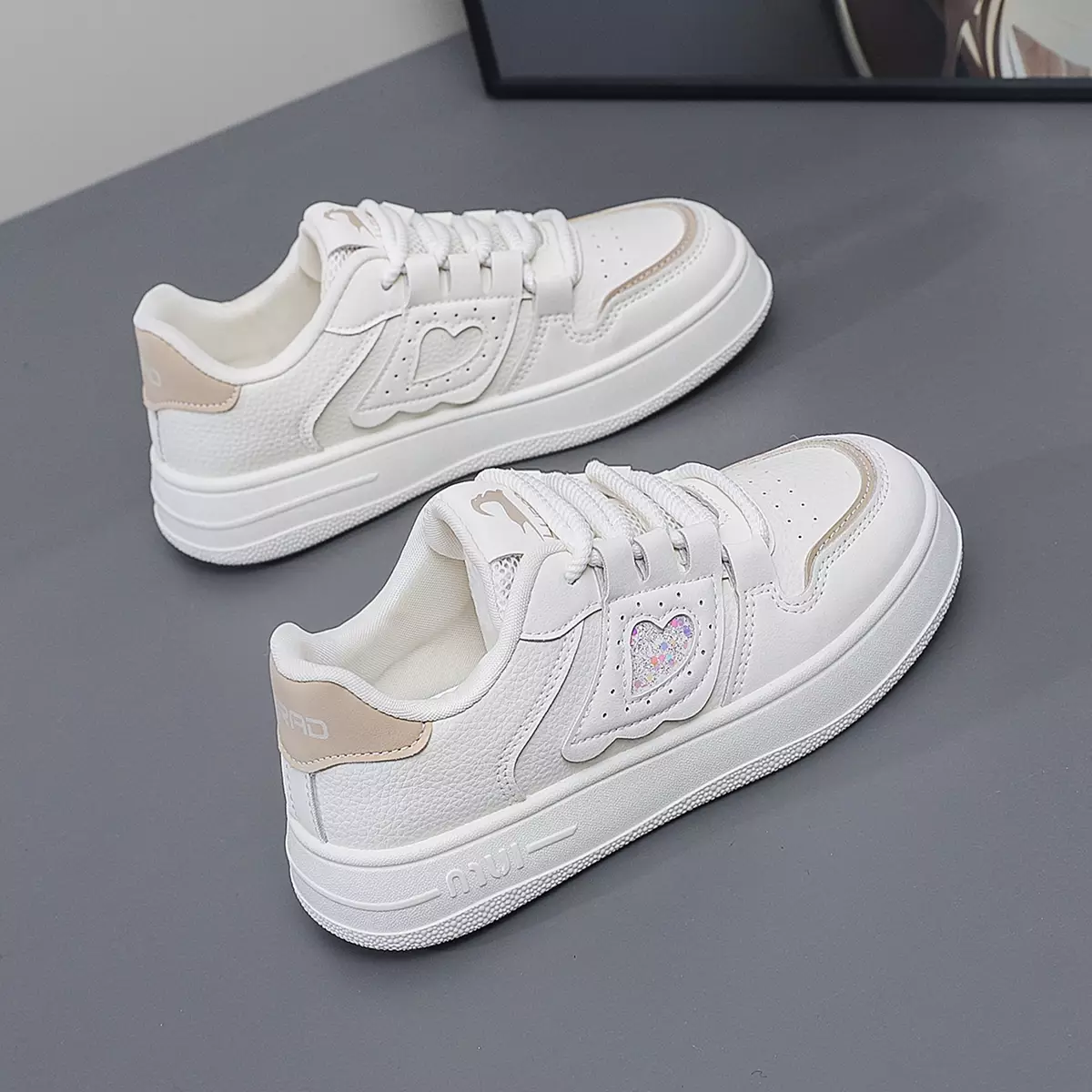 Sepatu Unik Hangout Wanita Sneakers New Design Cewek Q555