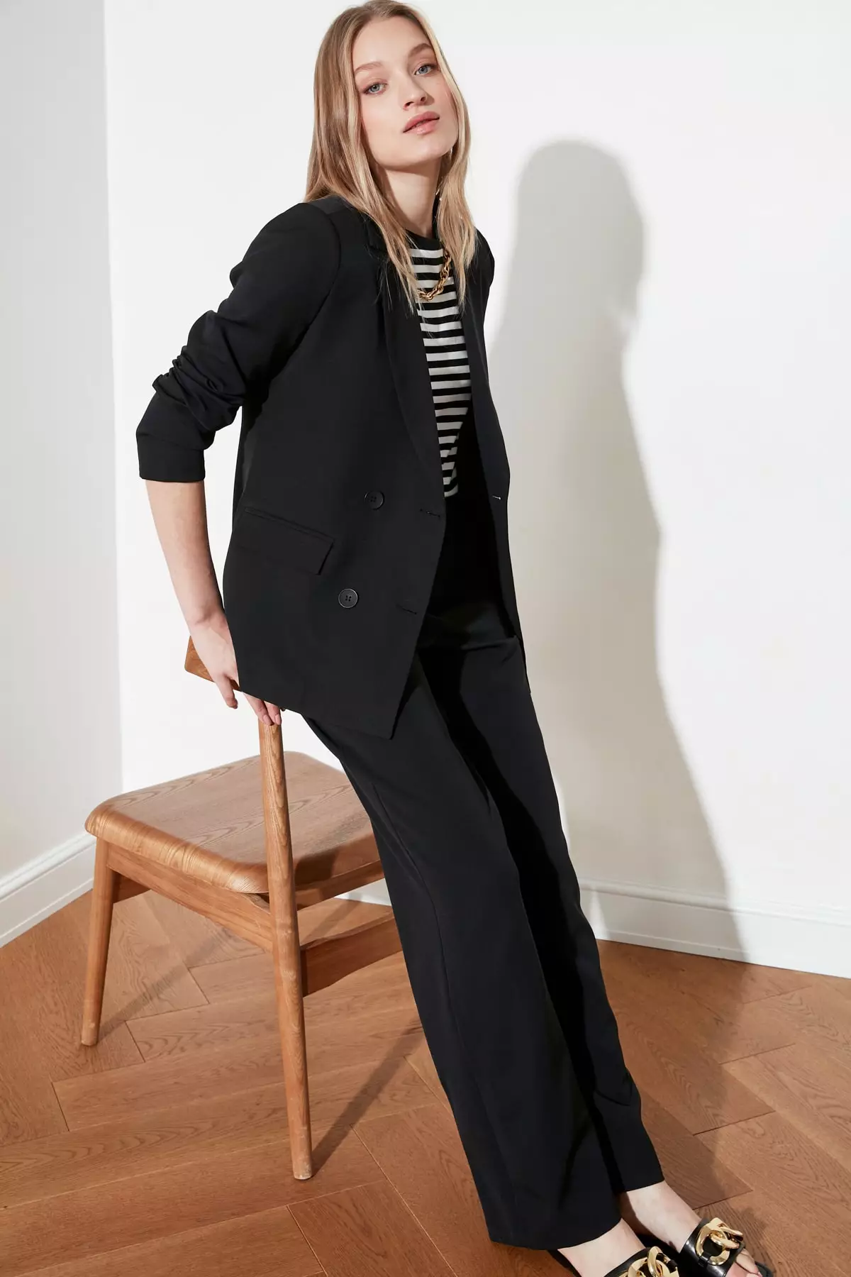 Double Breasted Buttoned Blazer