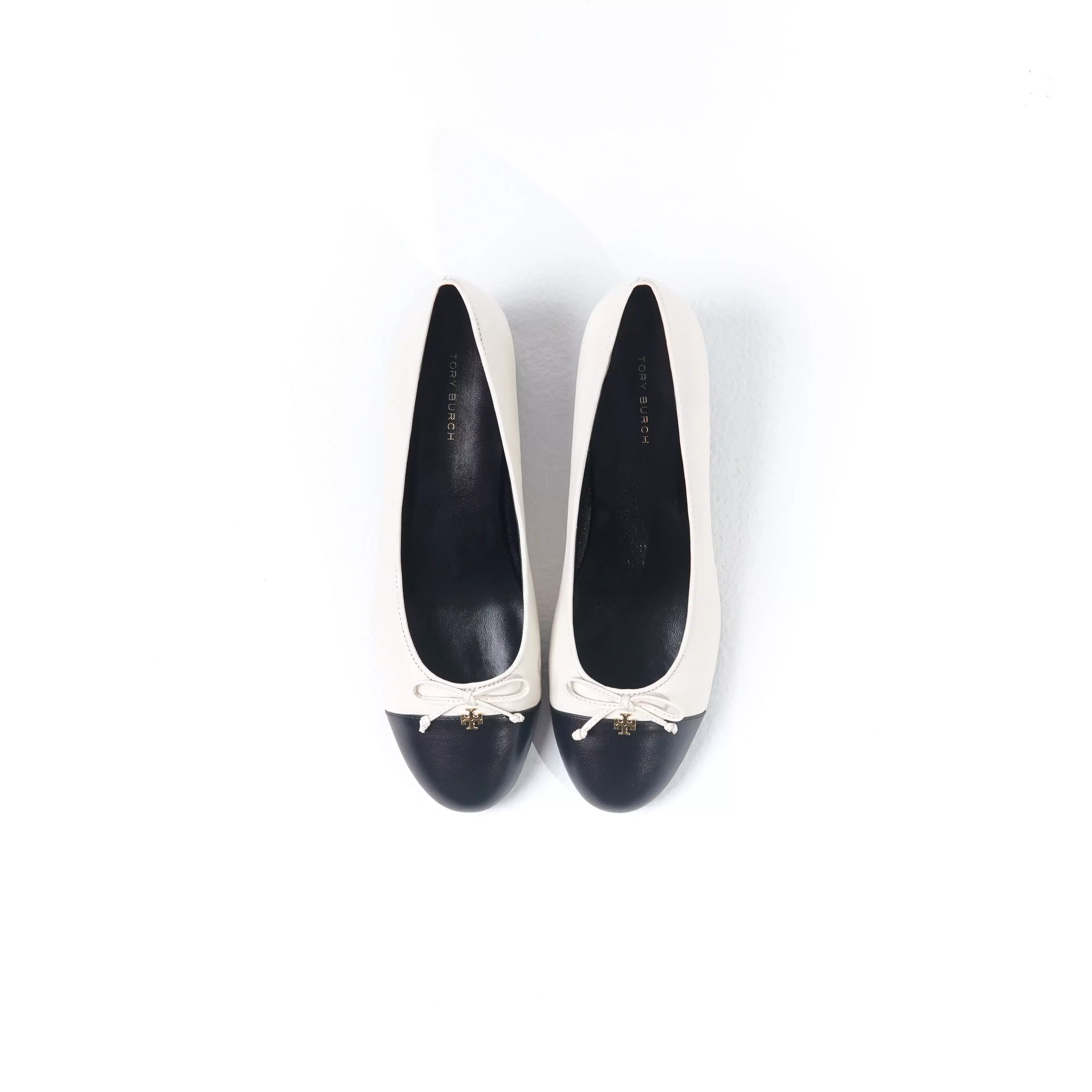 Sepatu TORY BURCH CAP TOE HALF BLACK WHITE HEELS 100% ORIGINAL