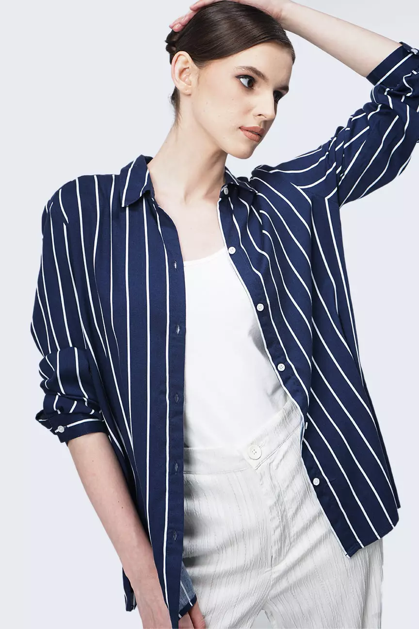 Kemeja Wanita Gillian Navy White