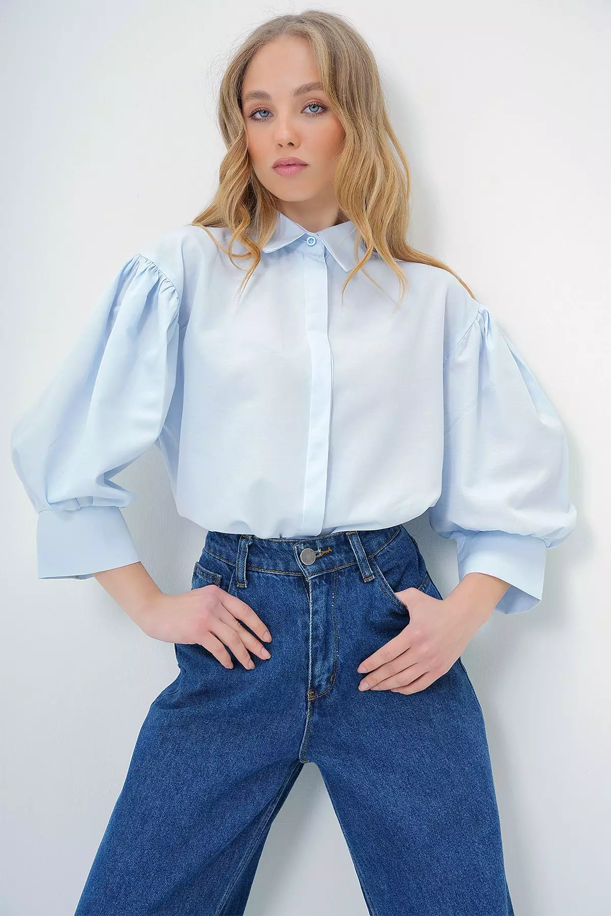 Women's Baby Blue Balloon Sleeve Hidden Placket Basic Poplin Shirt