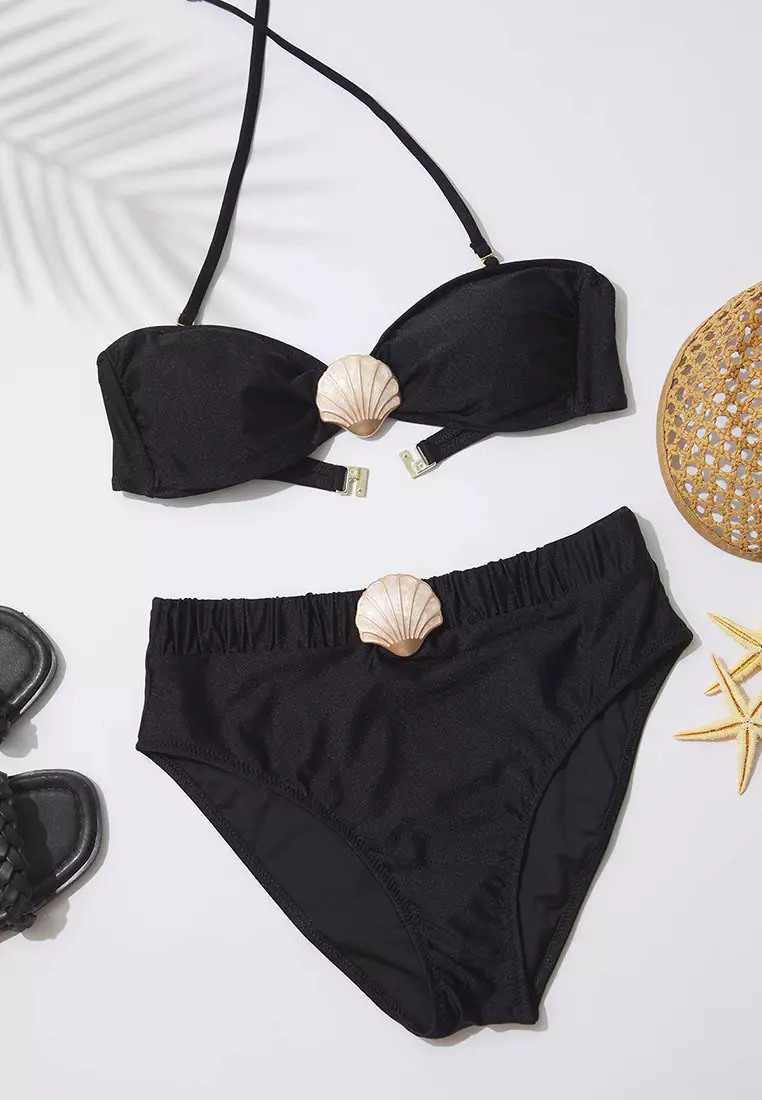 Black Strapless Shell Accessorized Bikini Top TBESS25BU00038