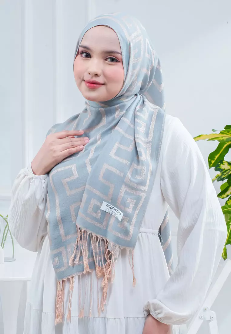 Hijab Pashmina Wanita Reversible Viscose Geometric Maze Pattern Pashmina Shawl Syal Wanita Misty Blue