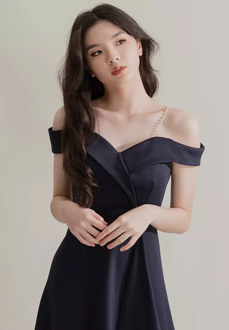 一字肩伞摆中长连衣裙