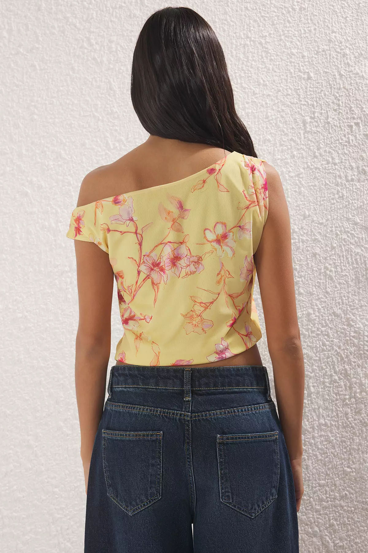 Light Yellow Floral Patterned Fitted/Fits the Body Asymmetric Collar Flexible Knitted Blouse TWOSS25BZ00046