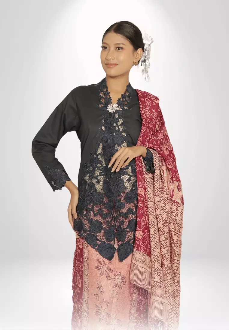 Exclusive Kebaya Kerancang Hand Made Embroidery