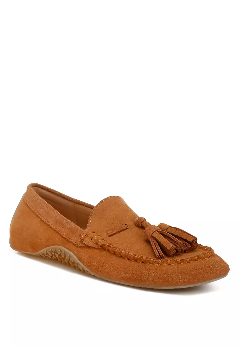 Sepatu Loafer Rumbai Ujung Bulat Suede Warna Coklat Muda