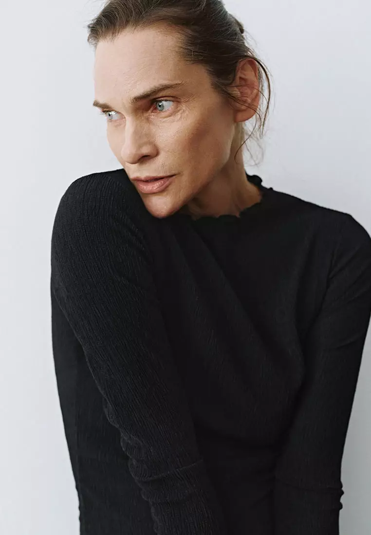 UR秋季新款女装肌理感褶皱收腰修身长袖连衣裙UWM740011