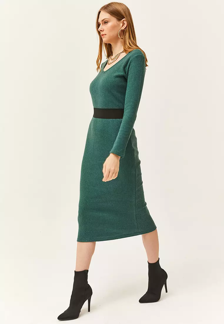 V-Neck Ribbed Midi Dress