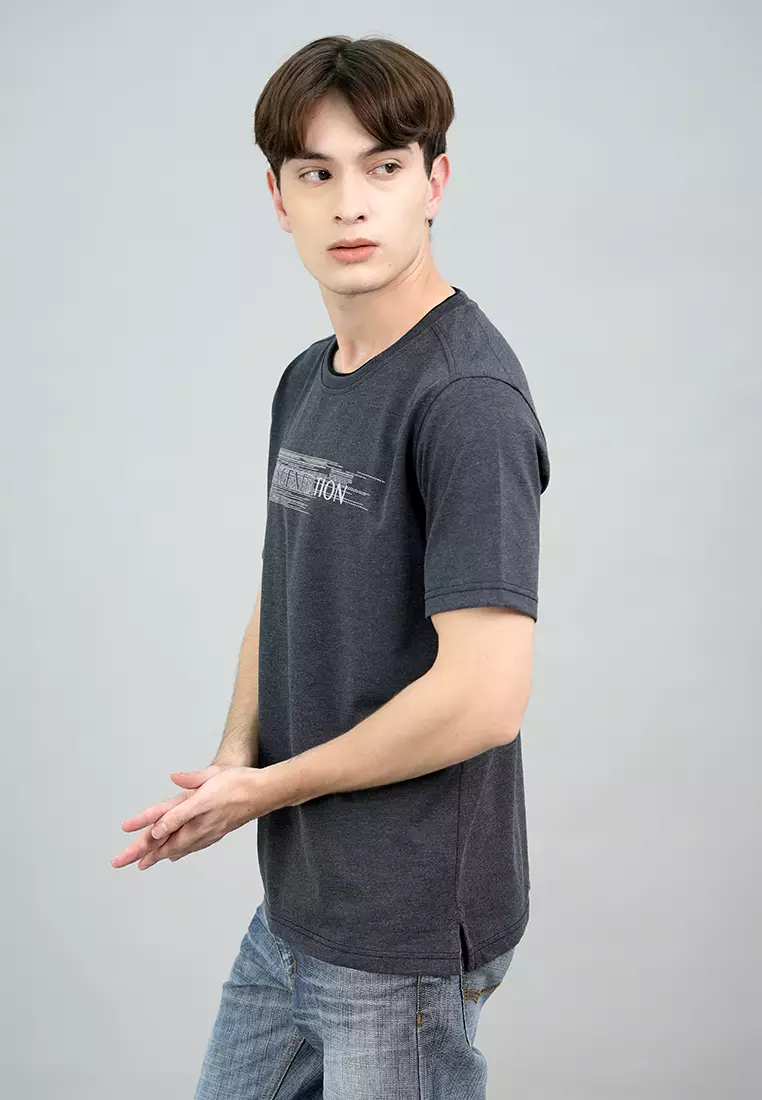 LGS - Kaos Casual Pria Lengan Pendek Motif Gambar Sablon Warna Hitam Slim Fit - JTS.322.S3342F.31.C