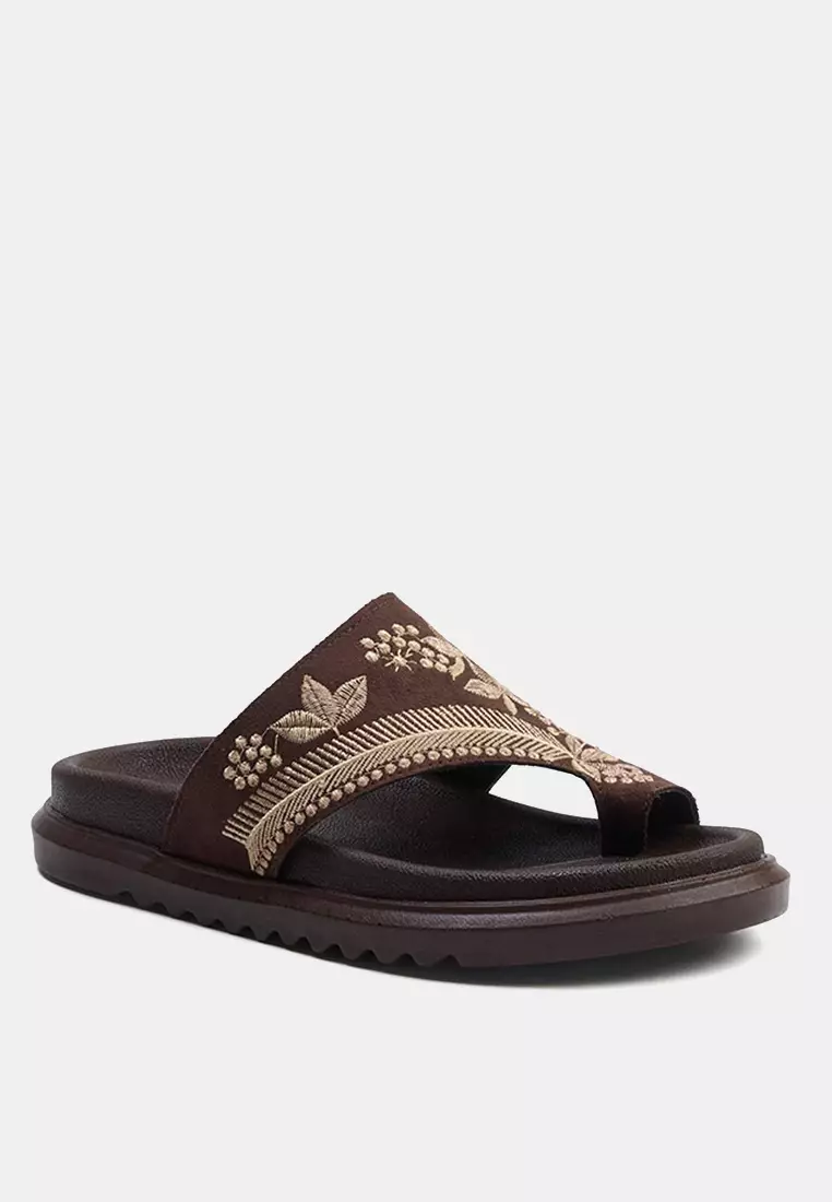 Embroidery Detailed Sandals
