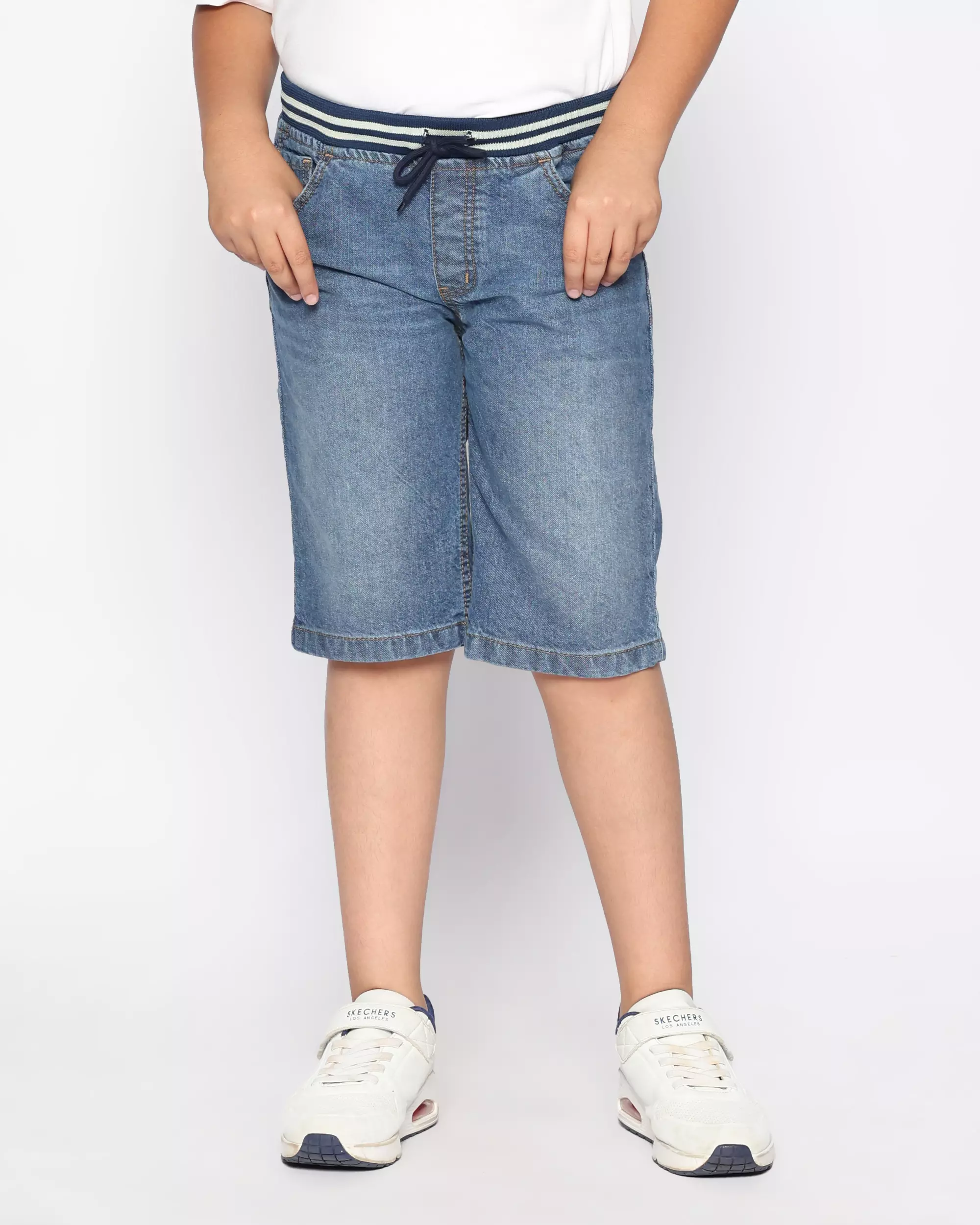 Celana Pendek Anak Laki Jeans Rib Mid Blue With Model - FORTUNES