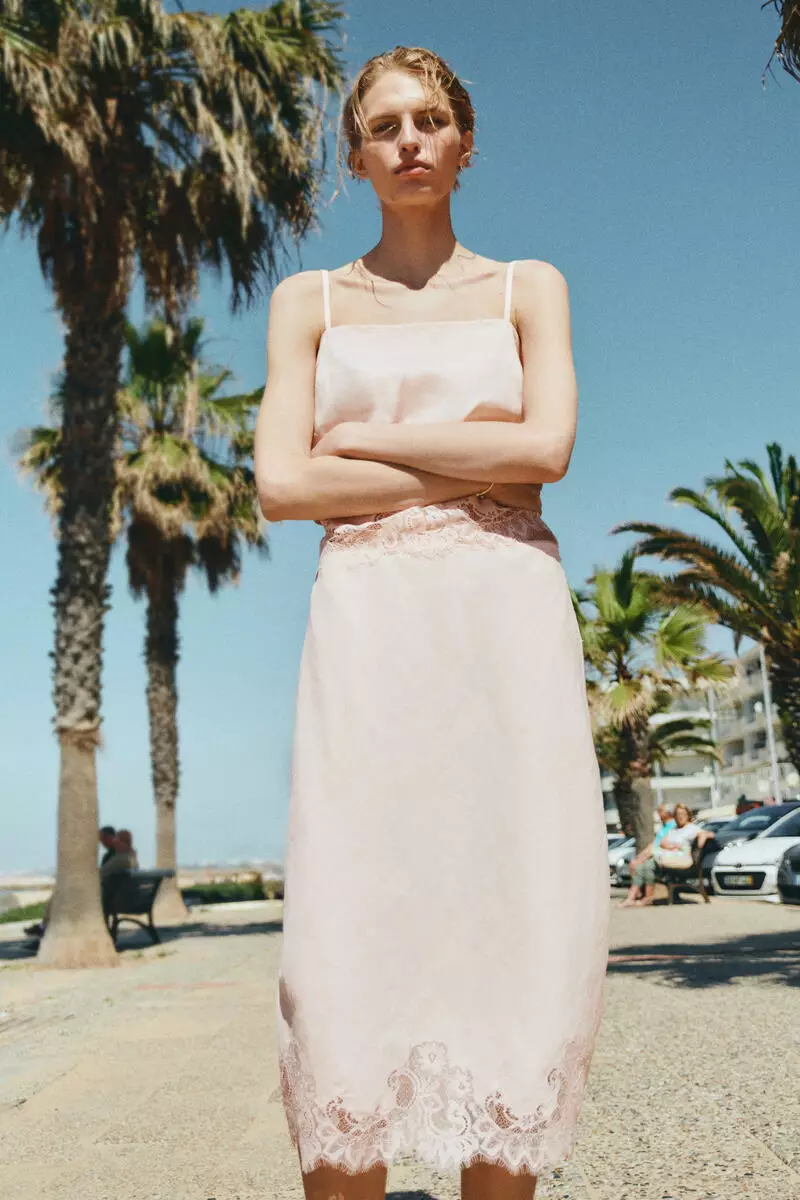 Lace-trimmed ramie skirt