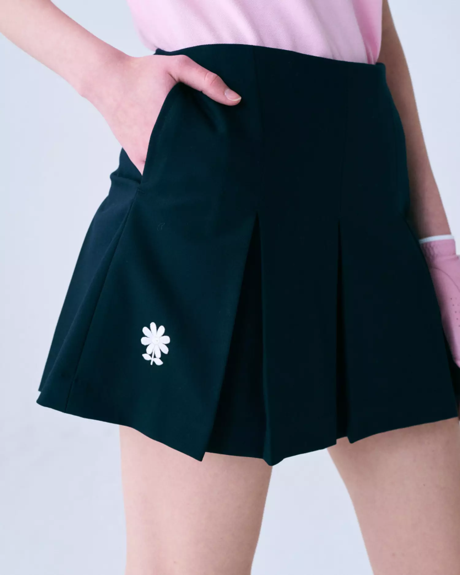 PLEATS MINI SKIRT EMOJI NEEDLEWORK NAVY IVORY