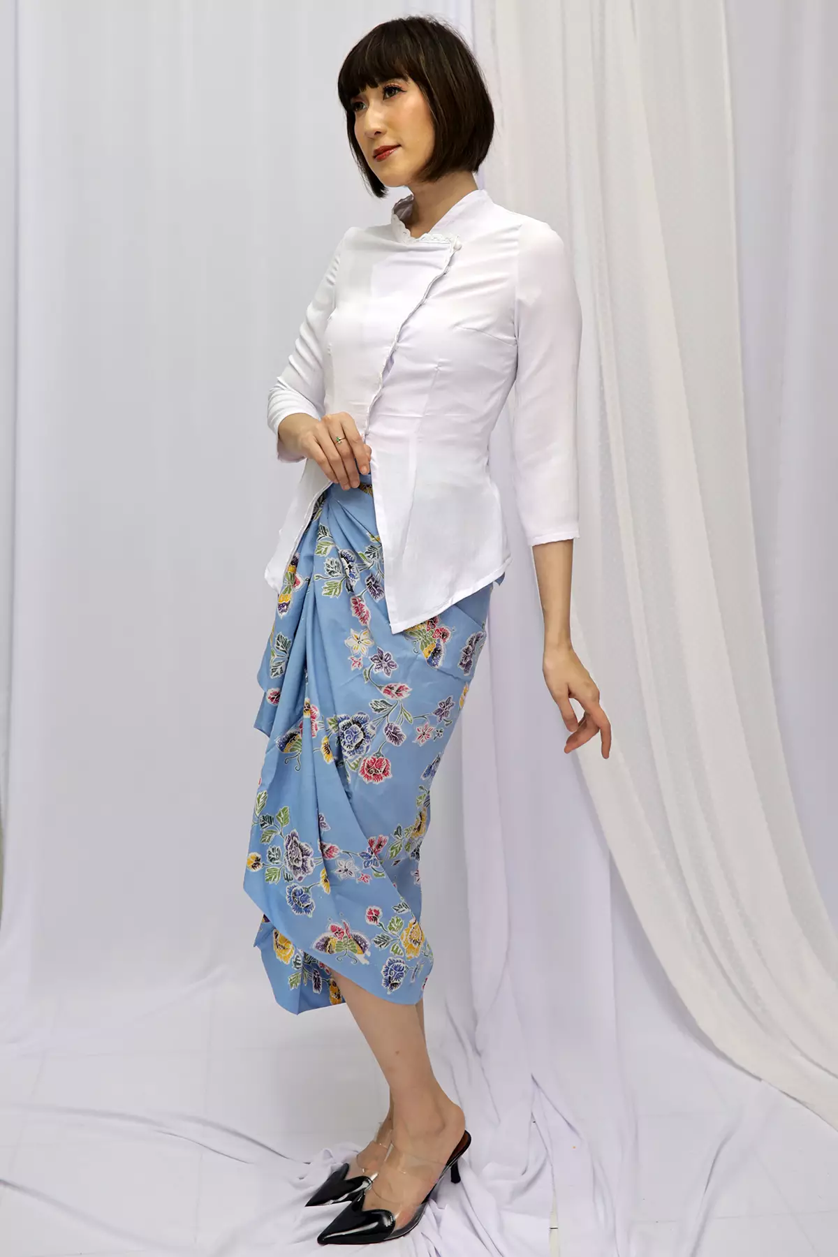 Mahadevi Arunika Pualam Kebaya Janggan Putih