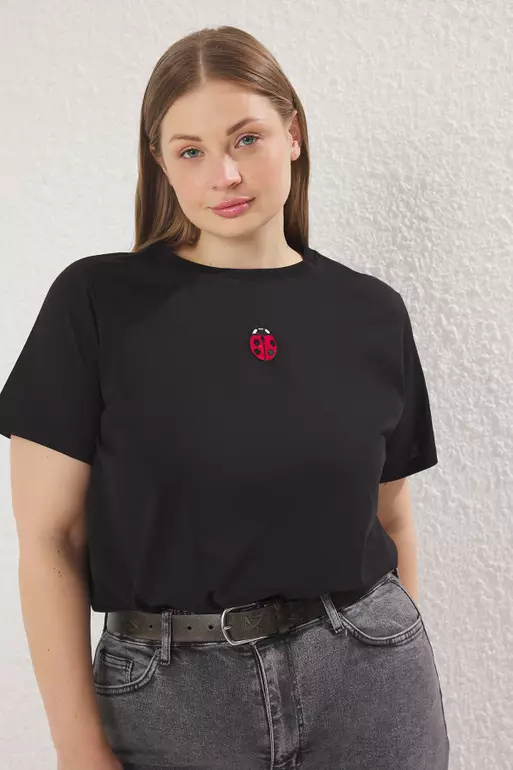 Black Crew Neck Embroidered Crop Knit Plus size T-shirt TBBSS25BF00015