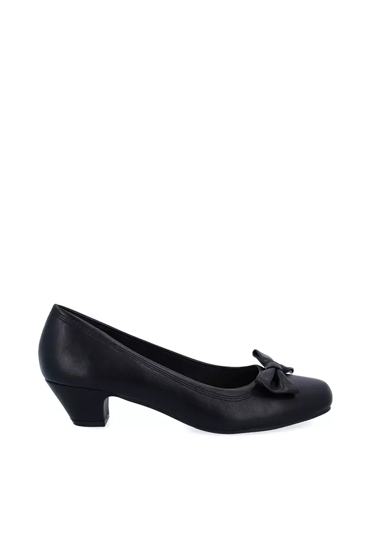 Discount on Carlo Rino  shoes - SKU: Black Cameron Bow Pumps