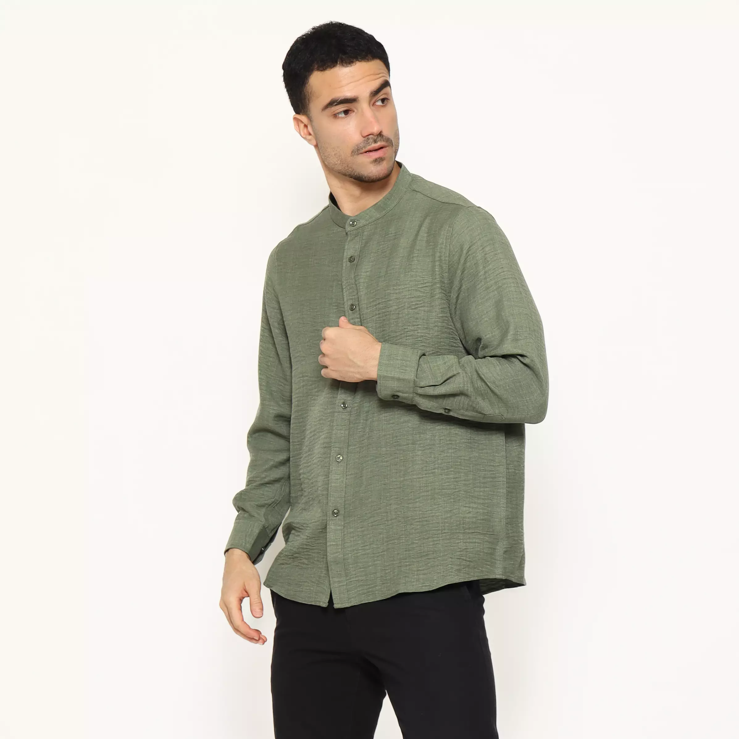 Lawell Baju Koko Pria Polos Lengan Panjang Slim Fit Warna Army | ESPRIT