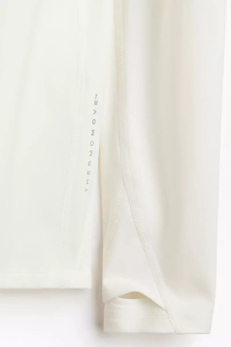 Warming sports hoodie with ThermoMove™